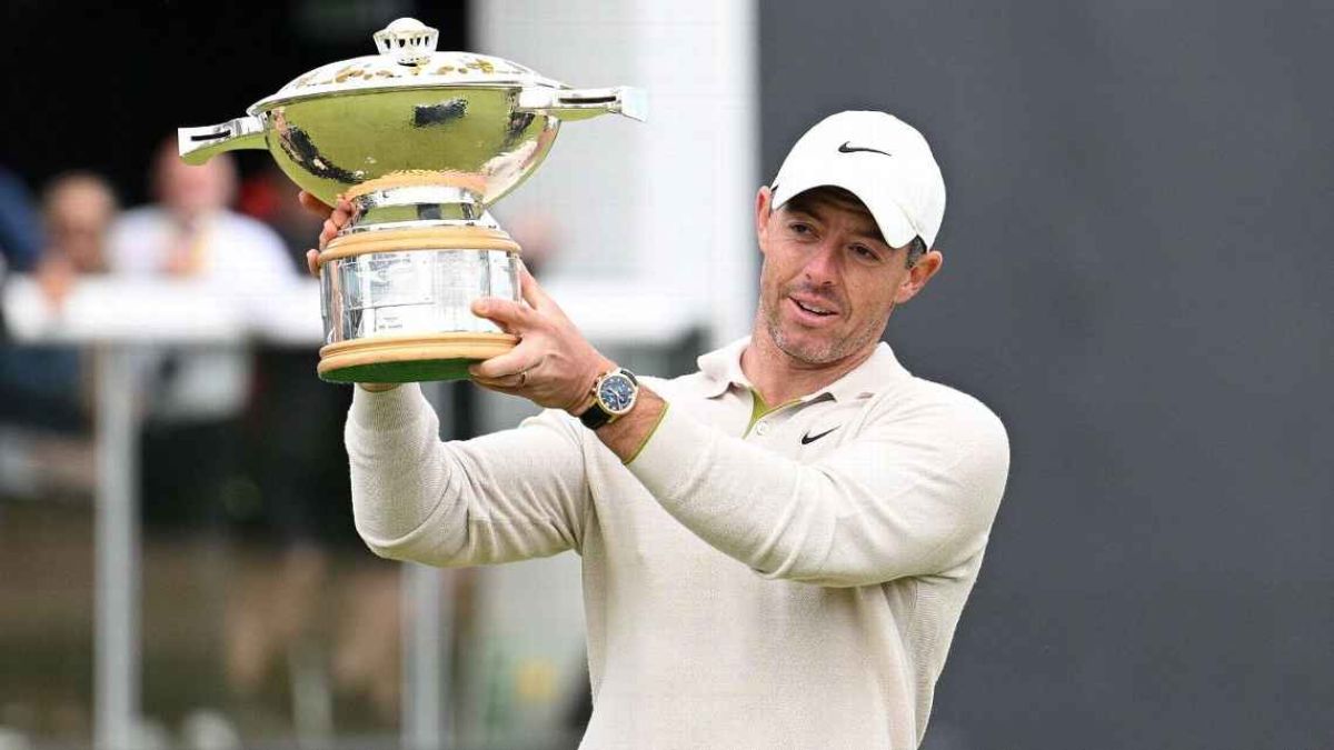 mcilroy holding the scottish open