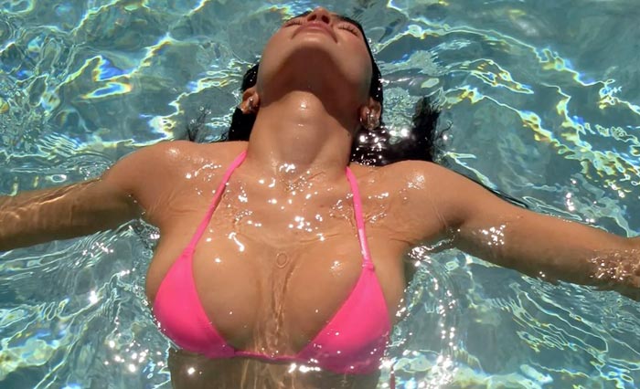 Kylie Jenner bikini photos