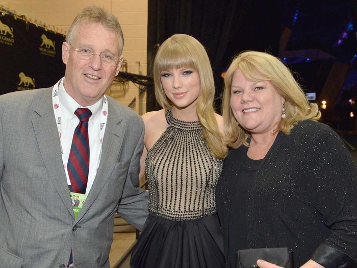 Andrea Swift and taylor swift