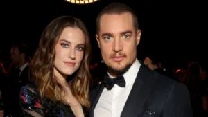 Allison williams and Alexander dreymon